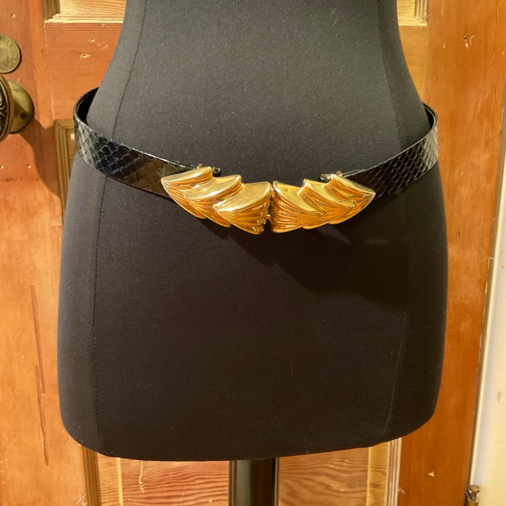 Vintage Alexis Kirk black leather and gold buckle belt